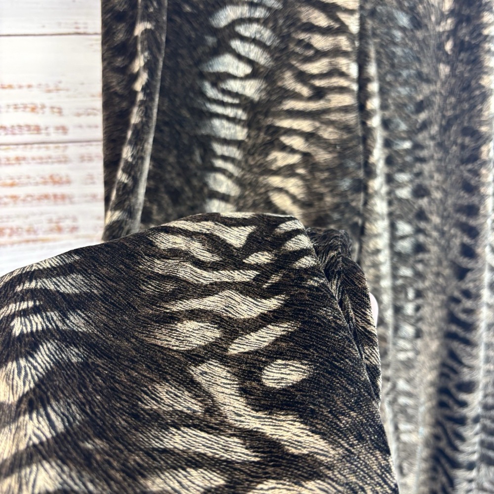 Women's Black & Gray Patterned Leggings - Picture 4 of 13